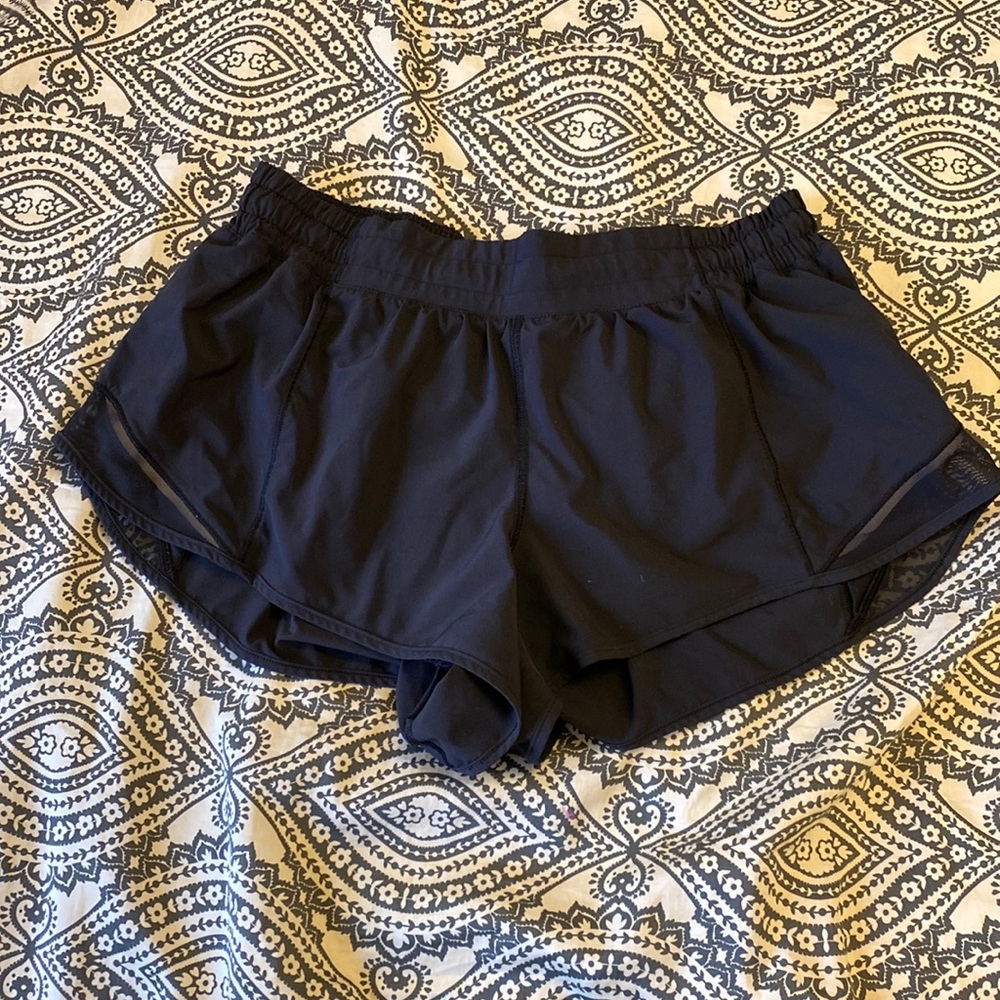 Lululemon Hotty Hot shorts 2.5”